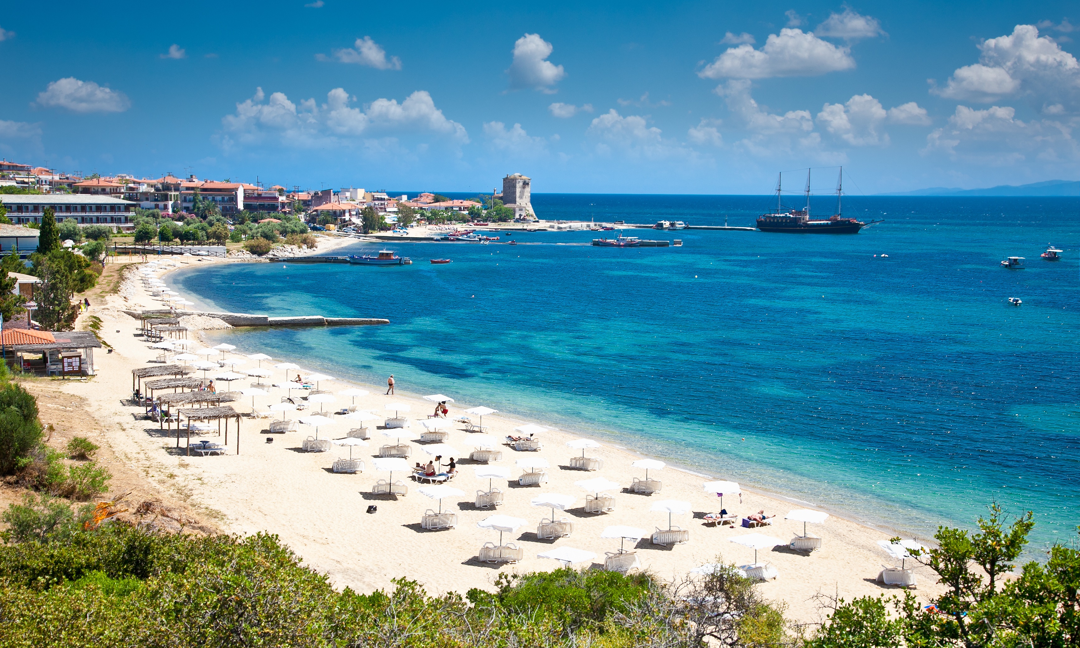 Der Strand von Ouranoupoli  photo